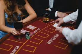 Aplikasi mobile monggo777 menampilkan pasar Liga 1 Indonesia dan live dealer tables